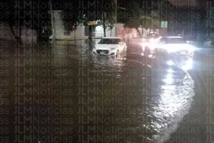 Una tormenta histórica cayó en Aguascalientes, la noche de este miércoles, dejando a su paso numerosas afectaciones.