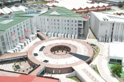 Histórico en Aguascalientes: Hospital Hidalgo salva a joven con sistema ECMO, tecnología que reemplaza temporalmente corazón y pulmones.