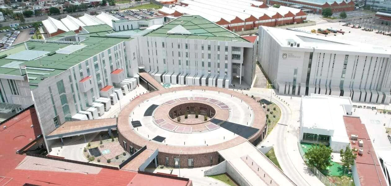 Histórico en Aguascalientes: Hospital Hidalgo salva a joven con sistema ECMO, tecnología que reemplaza temporalmente corazón y pulmones.