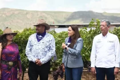 Tere Jiménez inaugura el primer Festival de la Uva en Cosío, impulsando el turismo y celebrando una cosecha récord de uva de mesa en Aguascalientes.