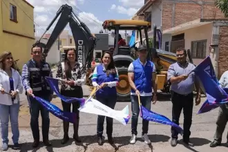 Tere Jiménez arranca rehabilitación de calles con concreto hidráulico en Pabellón de Arteaga, con inversión superior a 3.8 millones de pesos.