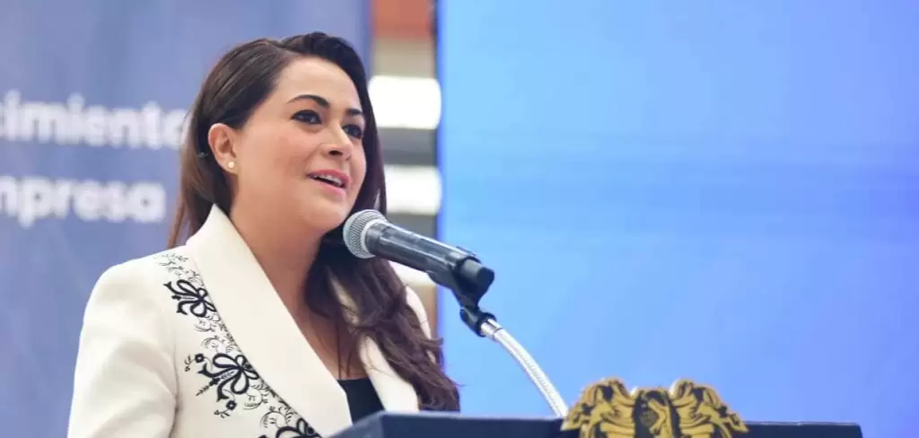 Tere Jiménez presenta el programa CONFÍA 2025 con apoyos de hasta 100 mil pesos para emprendedores y mipymes de Aguascalientes.