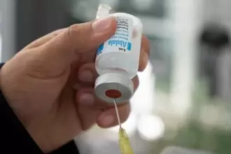 Tere Jiménez invita a completar el esquema de vacunación infantil en Aguascalientes con vacunas gratuitas y abasto garantizado en todo el estado.