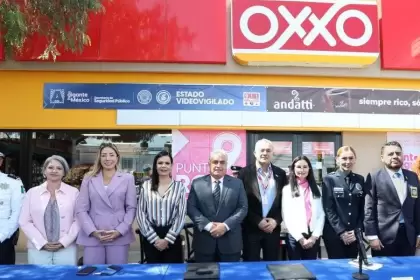 Aguascalientes suma 335 tiendas Oxxo como Puntos Rosas, con botones de alerta y atención inmediata para proteger a mujeres, niñas y niños.