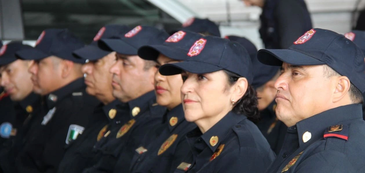 En el Día del Bombero, Aguascalientes entregó reconocimientos, incentivos y nuevo equipo al H. Cuerpo de Bomberos, destacando su valentía y compromiso.