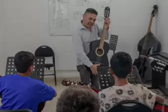 Casa del Adolescente abre inscripciones para talleres gratuitos 2025-2026 de arte, música, idiomas y más; clases inician el 1.º de septiembre.