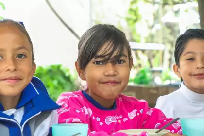 En tres años, Tere Jiménez impulsa en Aguascalientes programas sociales que reducen pobreza extrema y mejoran la calidad de vida de las familias.