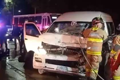 Accidente en la 45 sur, dejó como saldo nueve personas lesionadas, don de ellos con traslado a un hospital. Foto JLMNoticias captura de pantalla