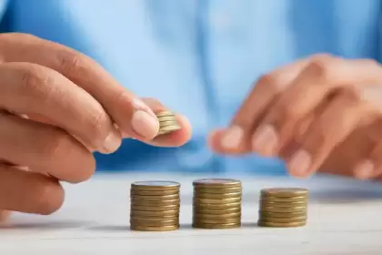 Ahorradores pagarán más impuestos en 2026. Foto: JLMNoticias / Towfiqu barbhuiya / Unsplash.