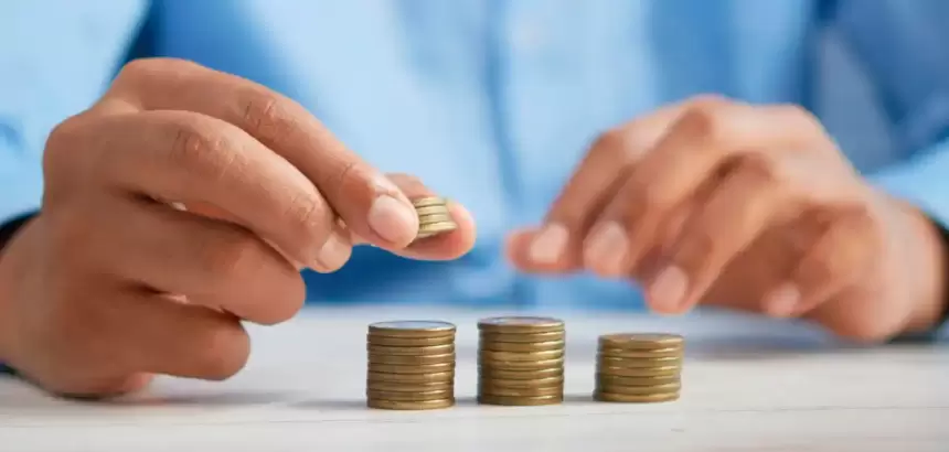 Ahorradores pagarán más impuestos en 2026. Foto: JLMNoticias / Towfiqu barbhuiya / Unsplash.