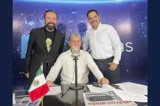 Arturo Ávila y Toño Martín del Campo, cumplen promesa de debate en JLMNoticias y el periodista José Luis Morales. Foto JLMNoticias