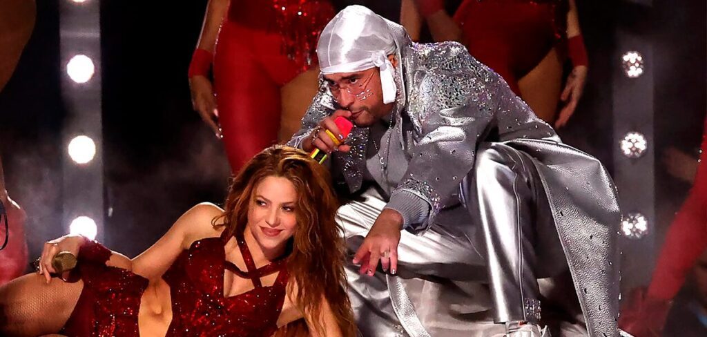 Bad Bunny y Sahkira en el Super Bowl 2020