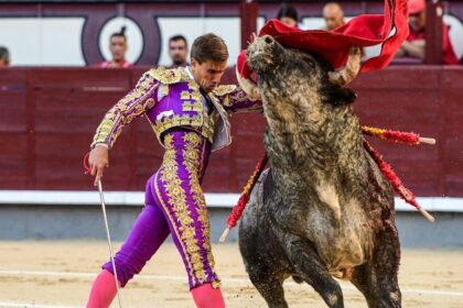 El matador de toros Luis Gerpe pudo dar una vuelta al ruedo en su segundo astado.
