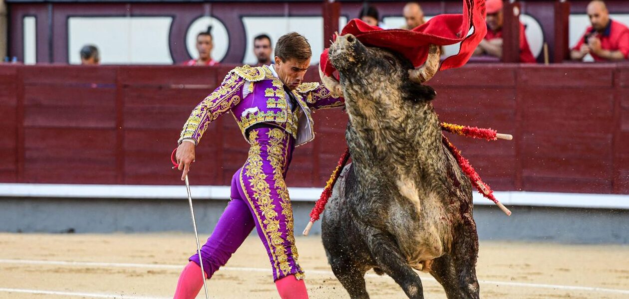 El matador de toros Luis Gerpe pudo dar una vuelta al ruedo en su segundo astado.