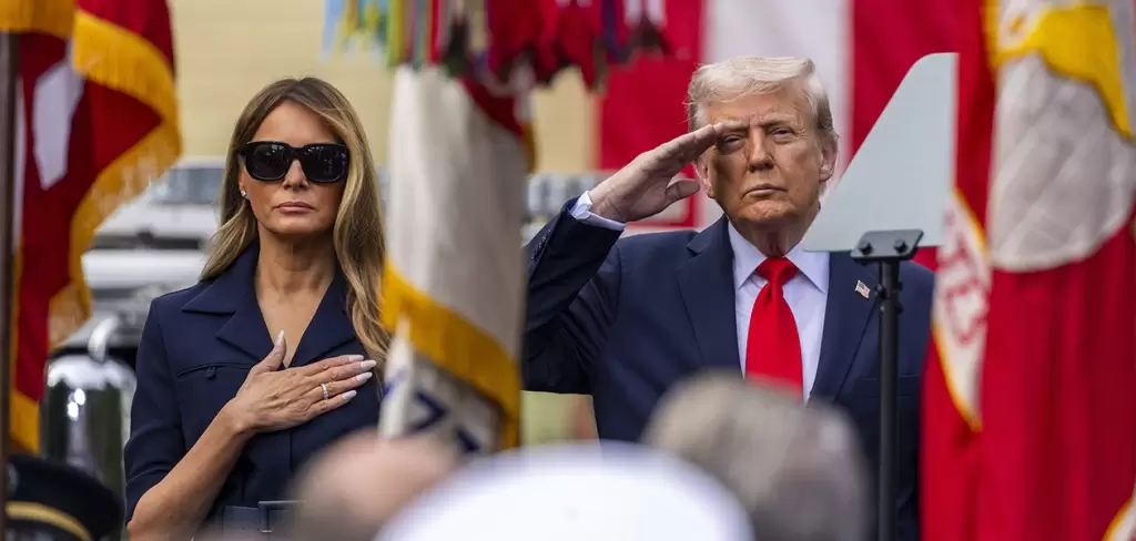 El presidente Donald Trump acompanado de su esposa la primera dama Melania Trup durante el acto conmemorativo por el Aniversario del 11 de septiembre. Foto Agencia EFE