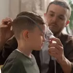 El tabaquismo pasivo puede heredar enfermedades pulmonares en los niños, si el padre estuvo expuesto en la infancia. Foto Freepik