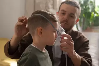 El tabaquismo pasivo puede heredar enfermedades pulmonares en los niños, si el padre estuvo expuesto en la infancia. Foto Freepik