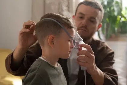 El tabaquismo pasivo puede heredar enfermedades pulmonares en los niños, si el padre estuvo expuesto en la infancia. Foto Freepik