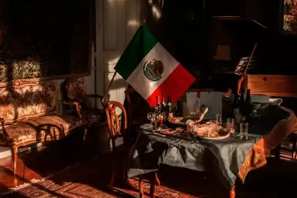 Foto ilustrativa a un día postfiesta en México. Grito sin cruda: consejos para evitar la resaca tras el 16 de septiembre Foto: JLMNoticias / Unsplash / IA ChatGPT.
