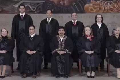 Foto oficial de los nuevos magistrados del SCJN, con el presidente electo Hugo Aguilar Ortiz, al centro