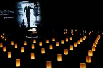 Giorgio Armani, conocido como el Rey de la Moda, fue despedido durante una ceremonia en la capilla ardiente, en Milán. Foto Reuters