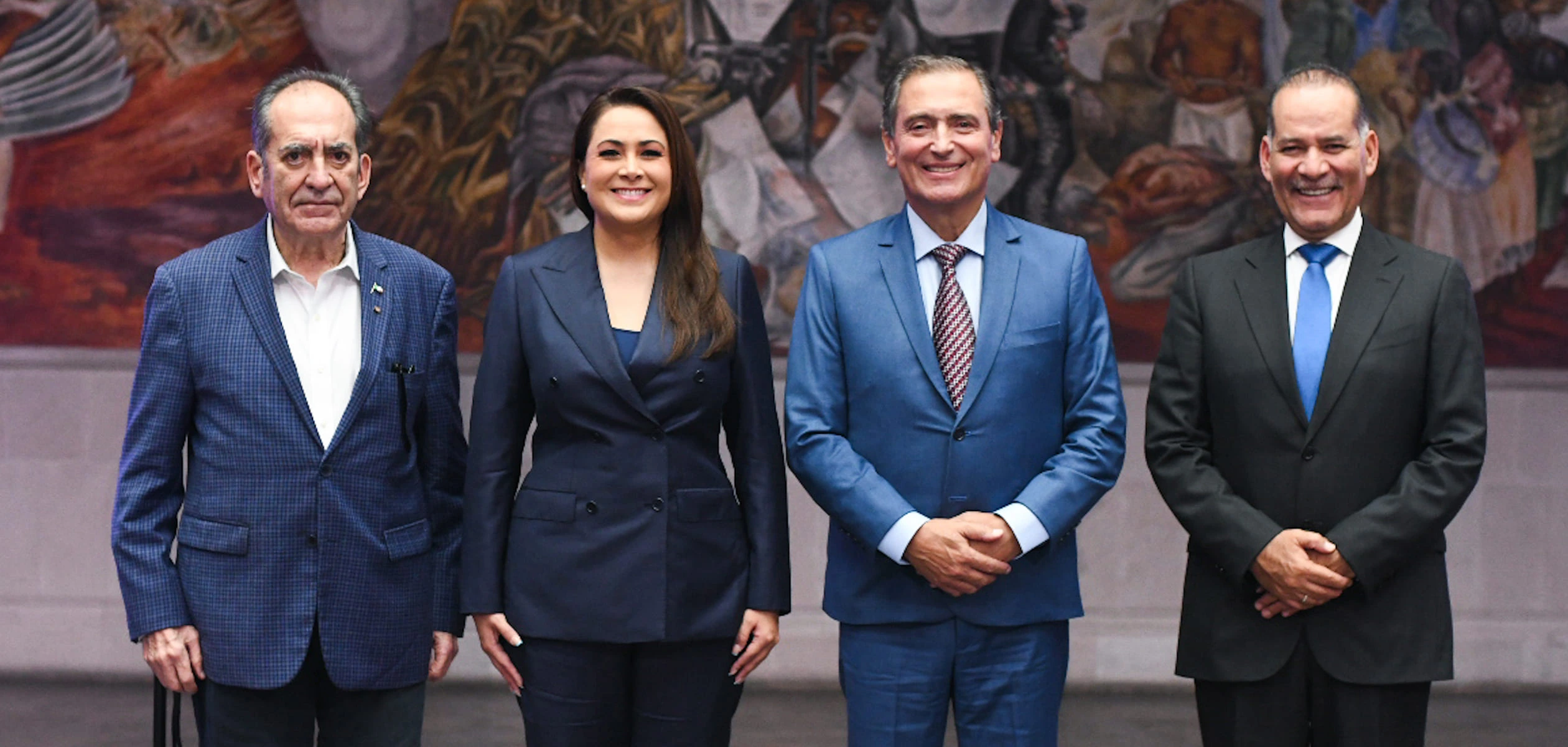 Tere Jiménez dialoga con exgobernadores en un ejercicio inédito como parte de su Tercer Informe, resaltando avances y visión para Aguascalientes.