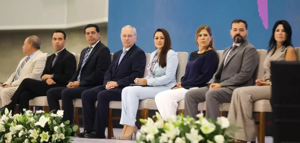 La expo Networking 2025 es organizada por el CCEA y el Buro de Comercio y Visitantes de Aguascalientes aqui el presidium con las autoridades estatales. Foto Gobierno del Estado