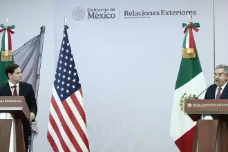Marco Rubio y Juan Ramón de la Fuente, durante la conferencia conjunta en la que reafirmaron colaboración en materia de seguridad, mediante el respeto a la soberanía de ambos países. Foto EFE
