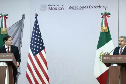 Marco Rubio y Juan Ramón de la Fuente, durante la conferencia conjunta en la que reafirmaron colaboración en materia de seguridad, mediante el respeto a la soberanía de ambos países. Foto EFE