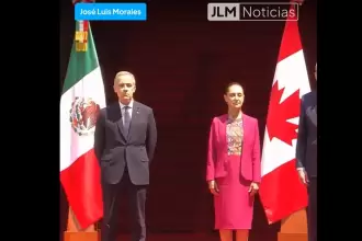 Mark Carney y Claudia Sheinbaum, escucharon el himno nacional de ambos países, previo a su reunión en Palacio Nacional. Foto JLMNoticias captura de pantalla