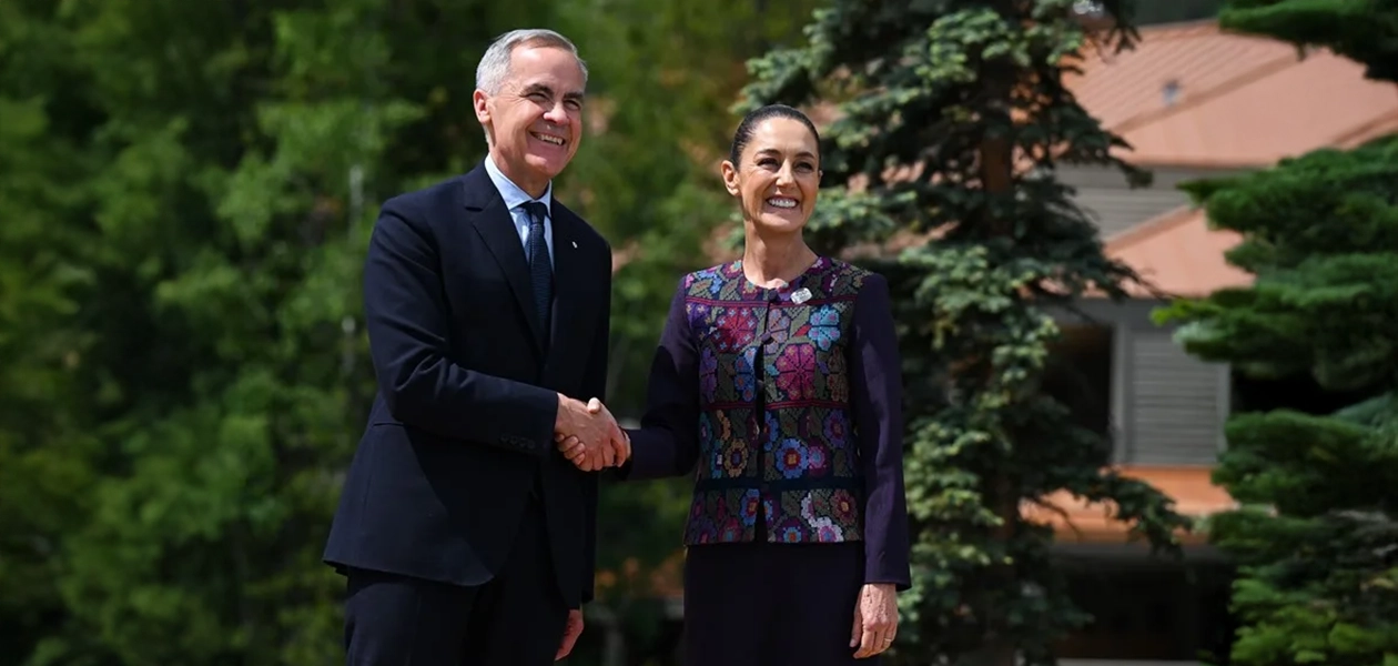 Mark Carney y Claudia Sheinbaum sostendrán en breve un encuentro. Ambos en foto de archivo durante su reunión en la cumbre del G7. Foto Archivo Agencia