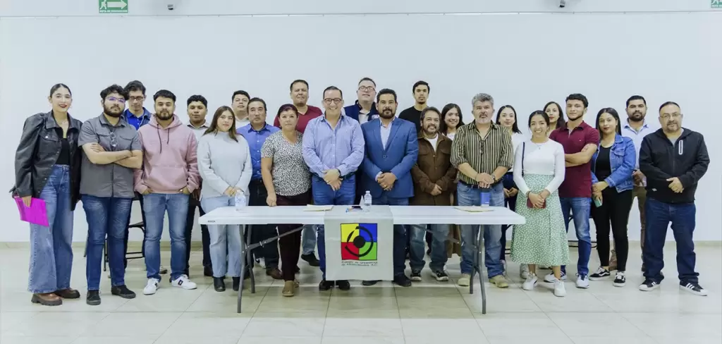 Max Ramirez busca concientizar con los jovenes sobre los riesgos de las redes sociales. Foto Facebook