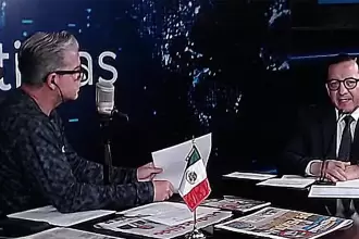 Max Ramírez en entrevista para JLMNoticias, donde habló de las iniciativas en materia de seguridad y vivienda. Foto JLMNoticias Captura de pantalla