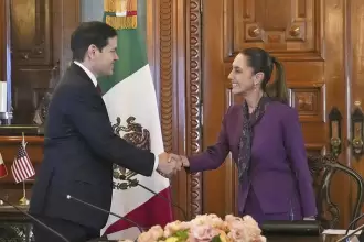 México y Estados Unidos acordaron acciones inmediatas de combate a los cárteles y tráfico de la droga calificadas de narcoterroristas. Foto Agencia EFE