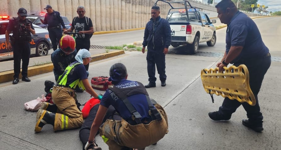 Mujer cae desde desnivel de Segundo Anillo y Lopez Mateos sobrevive de milagro 2