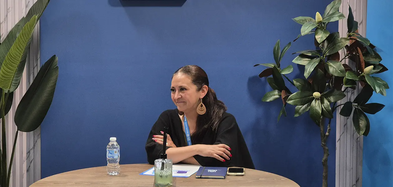 Paola Monroy, jefa de la Oficina de ACNUR en Aguascalientes, visitó el estudio de JLMNoticias. Foto JLMNoticias