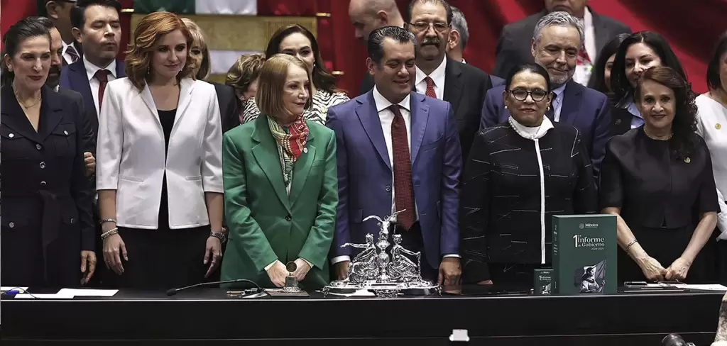 Rosa Icela Rodríguez hizo entrega del primer informe de Claudia Sheinbaum, a la Cámara de Diputados. Foto El Universal