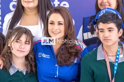 La gobernadora, Tere Jiménez, durante el Tercer Informe Gobierno, en el mensaje con niñas y niños de Aguascalientes. La incidencia delictiva bajó 11%; pero queda mucho por hacer, admitió. Foto: JLMNoticias / Especial / Alan Quirván.