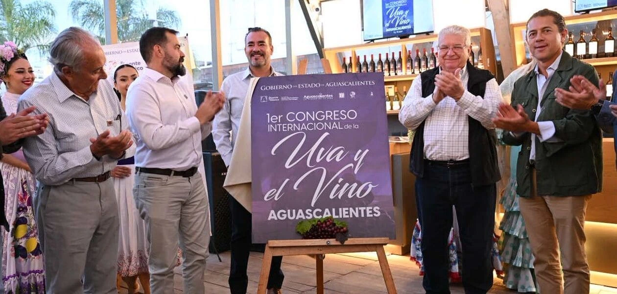 Aguascalientes firma convenio con el Consejo Mexicano Vitivinícola y será sede del Primer Congreso Internacional de la Uva y el Vino en 2026.