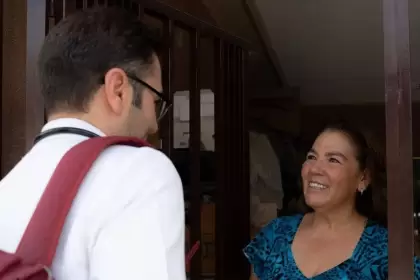 El programa “Médico en tu Casa” en Aguascalientes ha beneficiado a más de 12 mil personas, ofreciendo atención médica y especializada directamente en sus hogares.