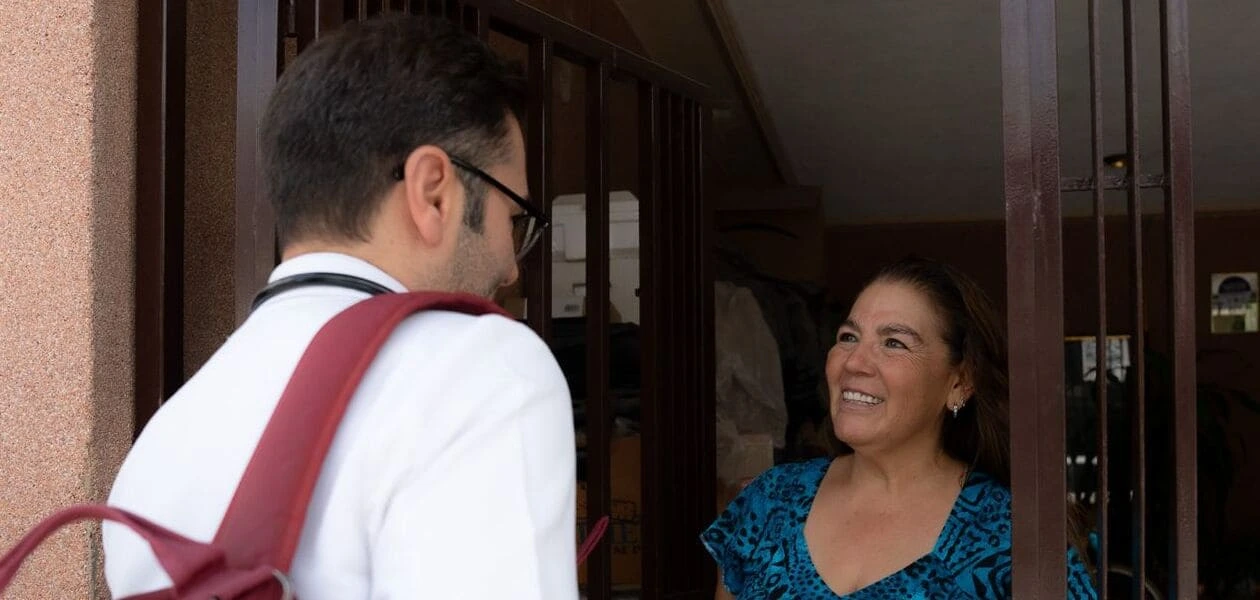 El programa “Médico en tu Casa” en Aguascalientes ha beneficiado a más de 12 mil personas, ofreciendo atención médica y especializada directamente en sus hogares.
