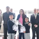 Tere Jiménez inauguró una primaria y un jardín de niños en Lomas de San Jorge, inicio del ciclo escolar 2025-2026 con entrega de 233 mil uniformes gratuitos.