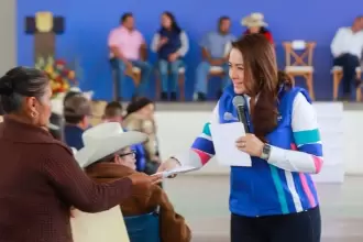 Tere Jiménez entregó semilla de avena a 2 mil productores de Aguascalientes con una inversión de 5 mdp, fortaleciendo la actividad agrícola del estado.