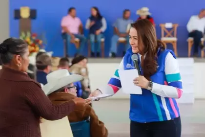 Tere Jiménez entregó semilla de avena a 2 mil productores de Aguascalientes con una inversión de 5 mdp, fortaleciendo la actividad agrícola del estado.