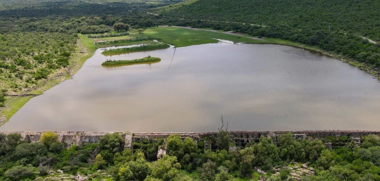 Las lluvias en 2025 alcanzan 589.8 mm en Aguascalientes, superando la media histórica y beneficiando al campo con presas y bordos llenos.
