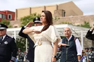 El desfile cívico-militar del 16 de septiembre en Aguascalientes reunió a más de 12 mil asistentes y 4 mil participantes de 13 contingentes.