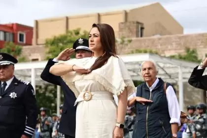 El desfile cívico-militar del 16 de septiembre en Aguascalientes reunió a más de 12 mil asistentes y 4 mil participantes de 13 contingentes.