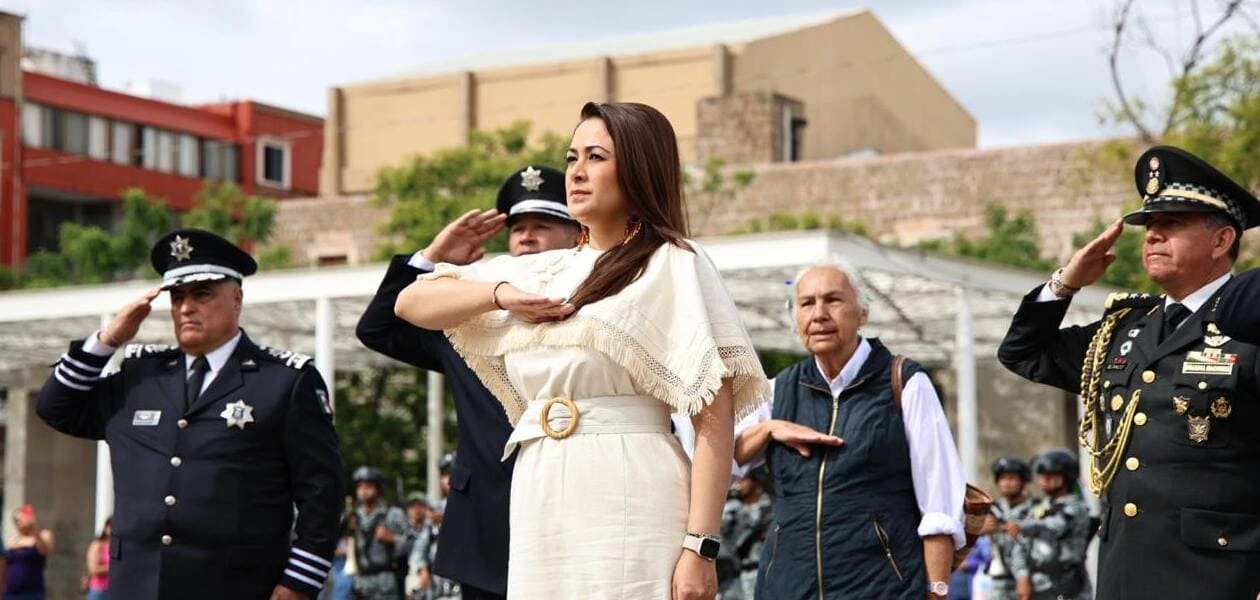 El desfile cívico-militar del 16 de septiembre en Aguascalientes reunió a más de 12 mil asistentes y 4 mil participantes de 13 contingentes.