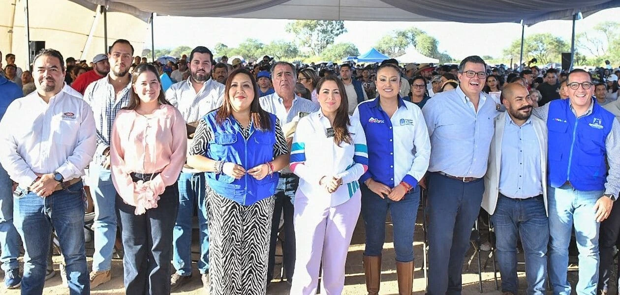Tere Jiménez inicia la construcción de 934 viviendas en Pabellón de Arteaga. El Riego beneficiará a familias con casas sin enganche y precios accesibles.