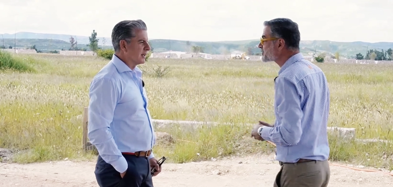 Zitara de Plusvalterra cumple un año en Aguascalientes y el avance de su obra es impresionante; aquí José Luis Morales y Alfonso Dávalos supervisando la obra. Foto JLMNoticias